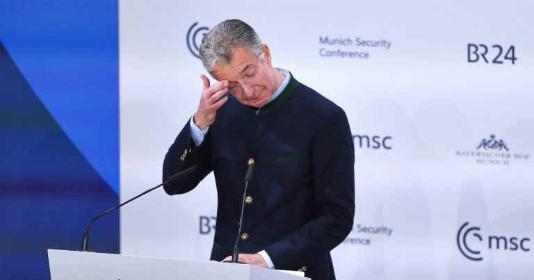 Plačící Christoph Heusgen. Zdroj: Profimedia