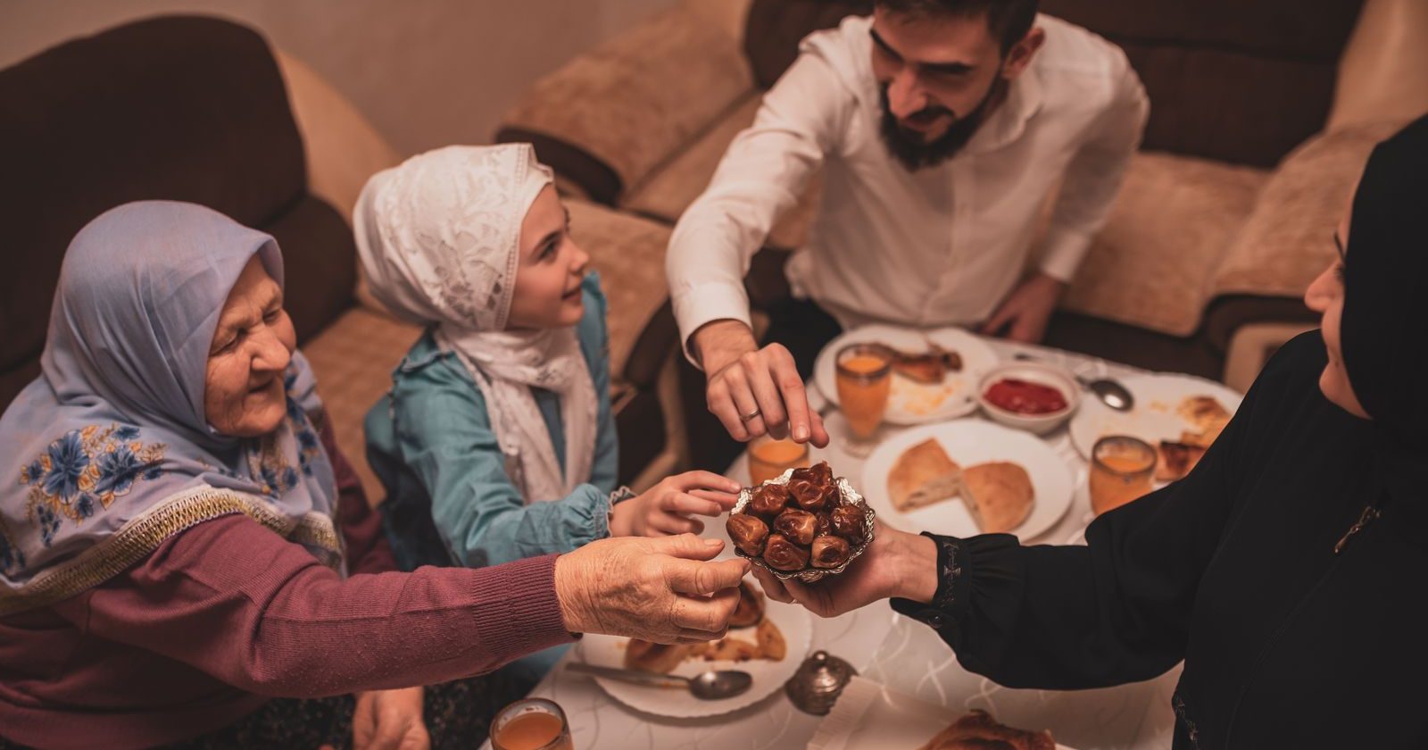 Iftár - ilustrační foto