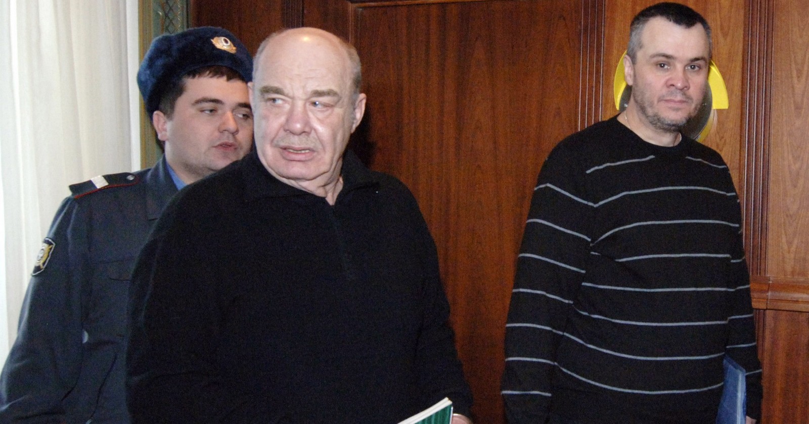 Semjon Mogilevič (uprostřed)