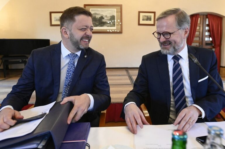 Ministr vnitra Vít Rakušan a premiér Petr Fiala