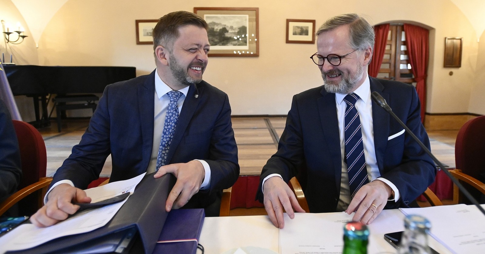 Ministr vnitra Vít Rakušan a premiér Petr Fiala