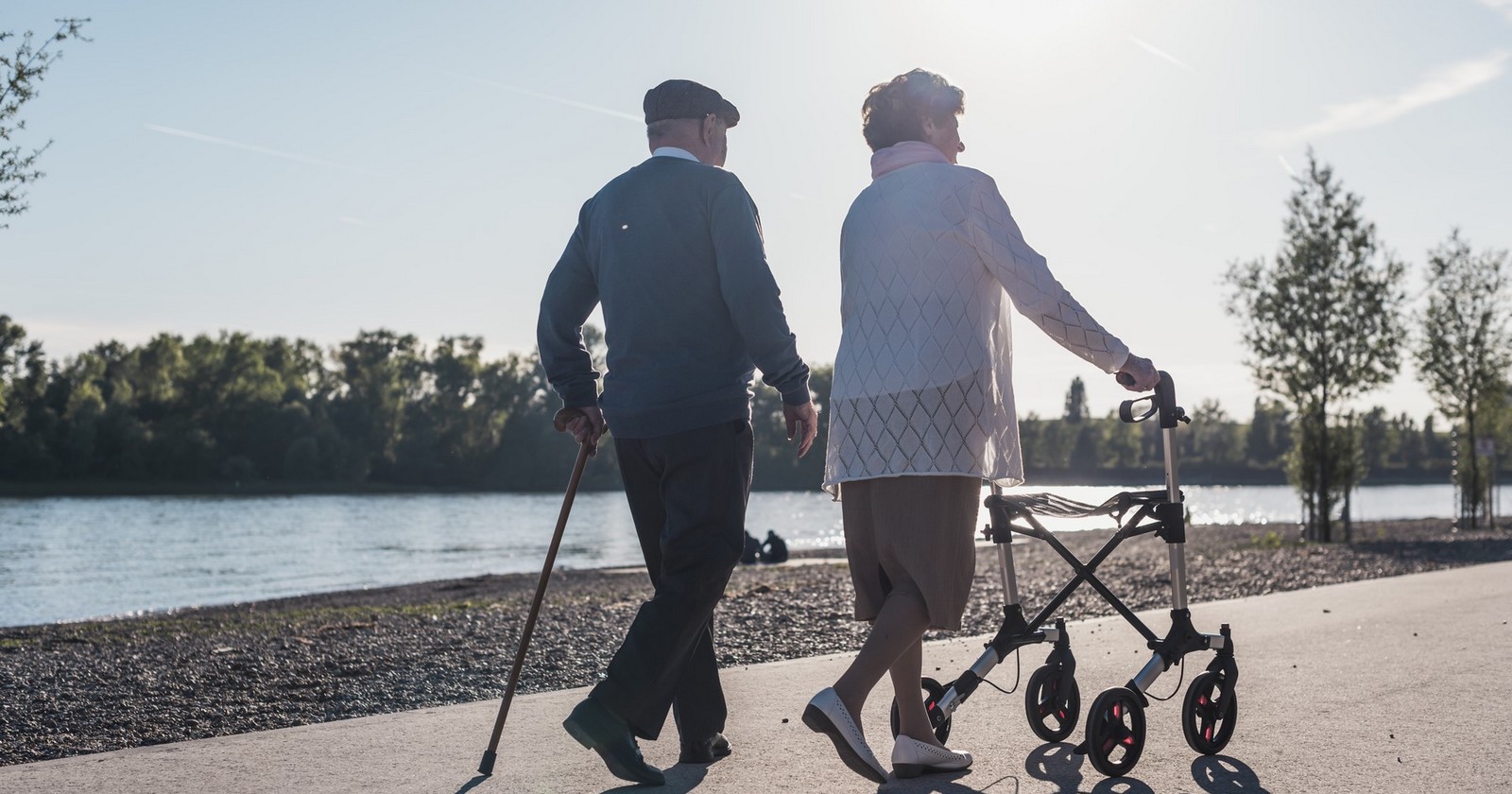 Senioři - ilustrační foto