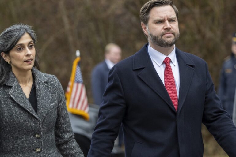 Americký viceprezident J. D. Vance se svou manželkou