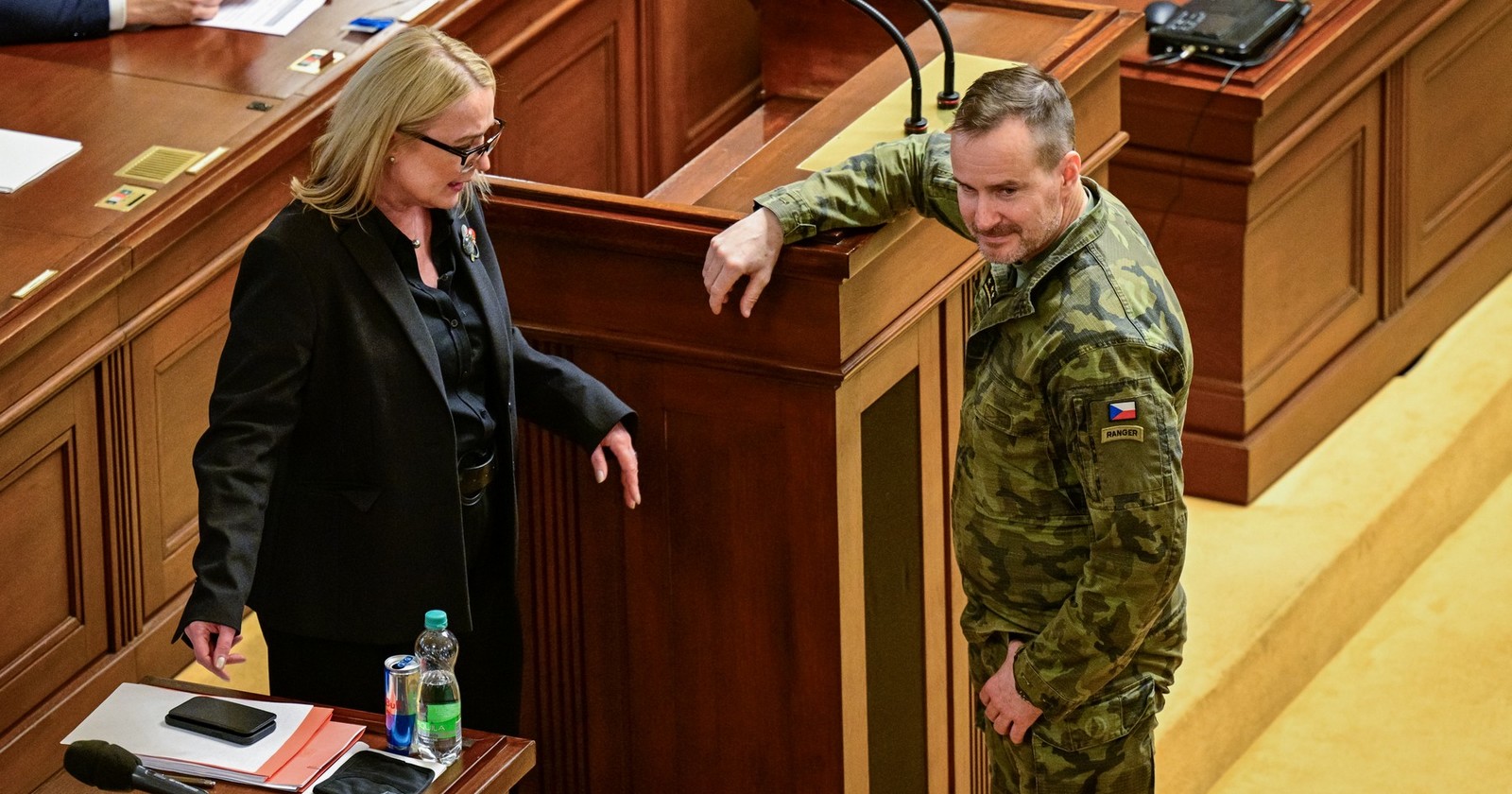 Jana Černochová a Karel Řehka v poslanecké sněmovně