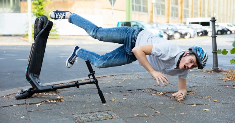 S elektrokoloběžkou do nemocnice...