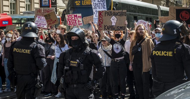 Pochod pro život 2025 - blokující aktivisté