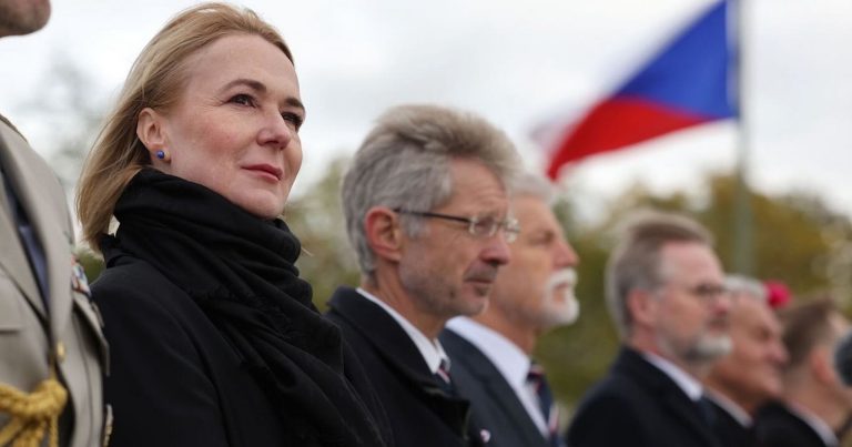 Jana Černochová, Miloš Vystrčil, Petr Pavel, Petr Fiala a další na pražském Vítkově 28. října 2025