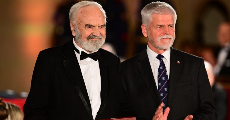 Vyznamenání od Petra Pavla se dočkal i Zdeněk Svěrák